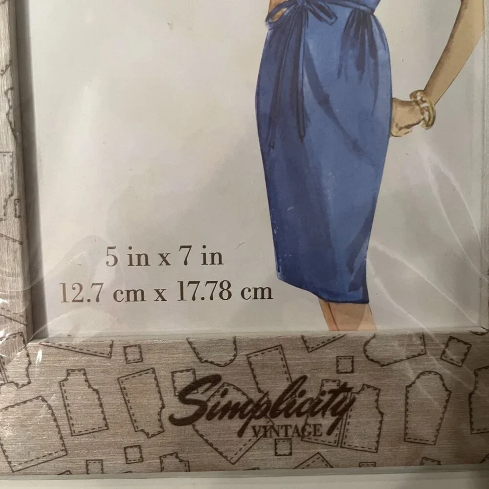 Simplicity Vintage 5x7 wooden